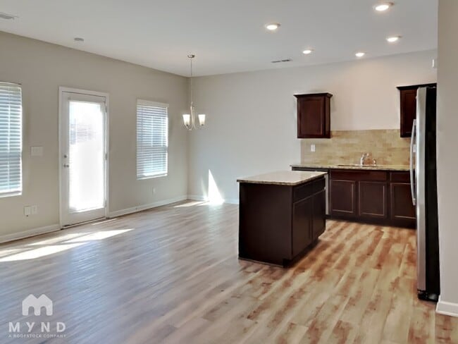 Photo - 3105 Hendrick Dr