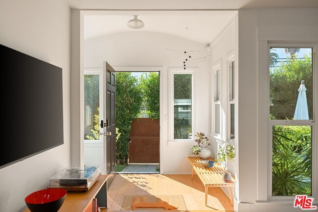 Photo - 2012 Linden Ave