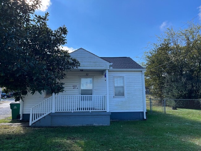 Building Photo - 1 Bedroom/ 1 Bathroom Duplex plus office, ...