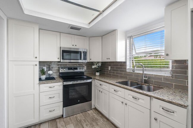 Photo - 410 NE 17th Ave Unit 101