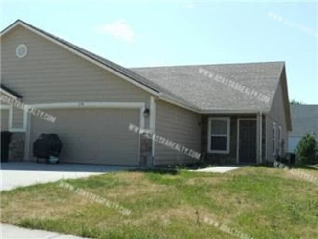 Beautiful Ranch Duplex in Edgerton-Availab... - Beautiful Ranch Duplex in Edgerton-Availab...