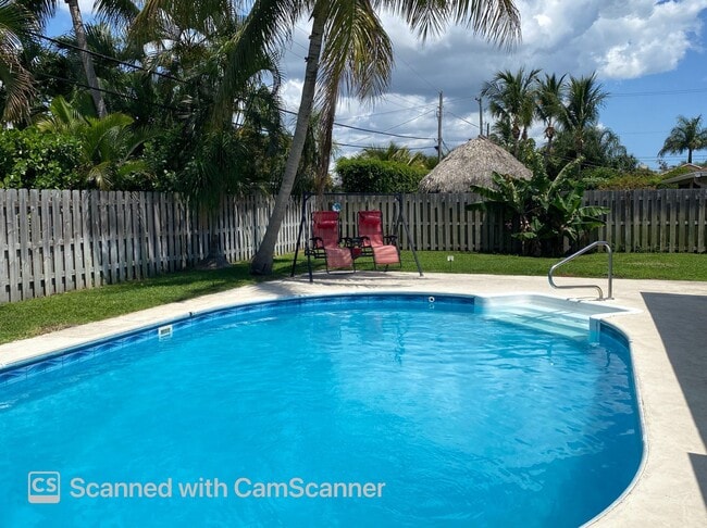 Building Photo - 2631 SW 4th St