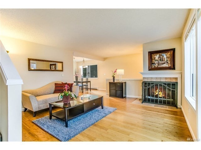 Photo - Beautiful 2 Bed 1.5 Bath in Sought After Woodridge, Bellevue.
