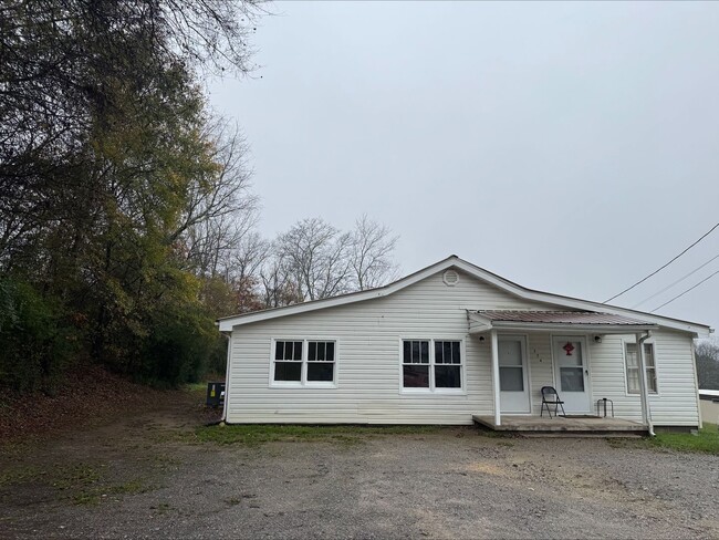 Building Photo - Welcoming 3-Bedroom 1-Bathroom home in Sod...