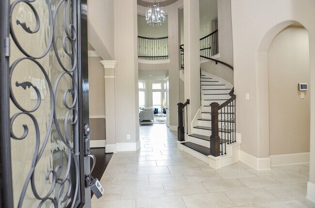 Photo - 10010 Cypress Path