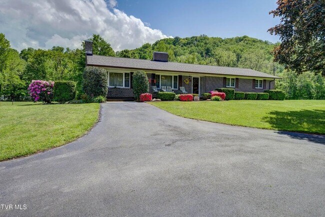 Photo - 200 McCurry Ln