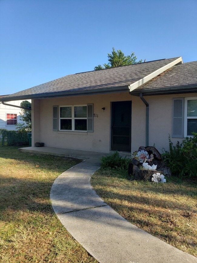 Photo - 711 W Dampier St