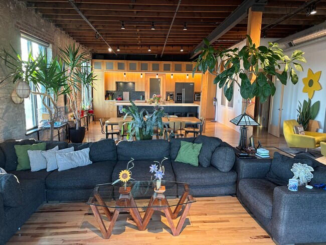 Espacio vital - 319 SW 5th St Unidad Suite 300