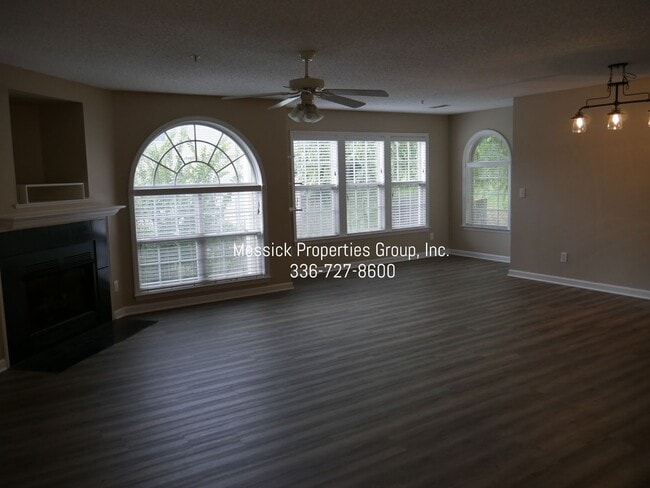 Building Photo - Ivy Glen at Heather Hills Rental
