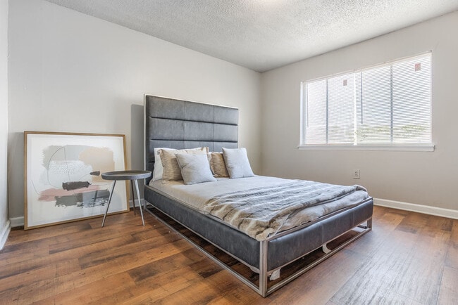 The Residences at Glen Oaks