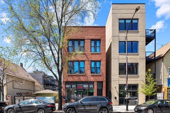 Building Photo - 2242 N Western Ave Unit 2F Rental