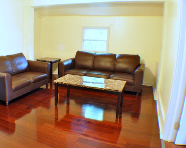 Photo - 1920 E Genesee St