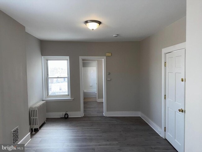 Photo - 706 Chain St