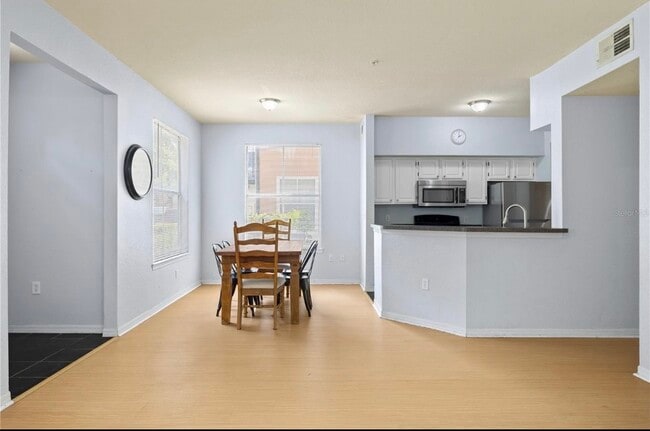 Photo - 6017 Westgate Dr Unit 913