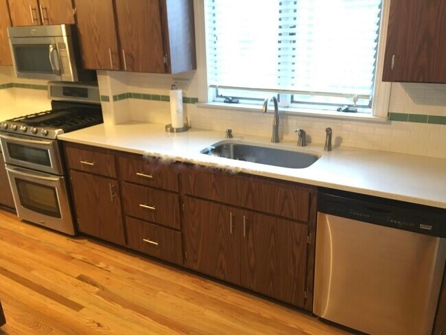 Building Photo - 43 Glenmont Rd Unit 2