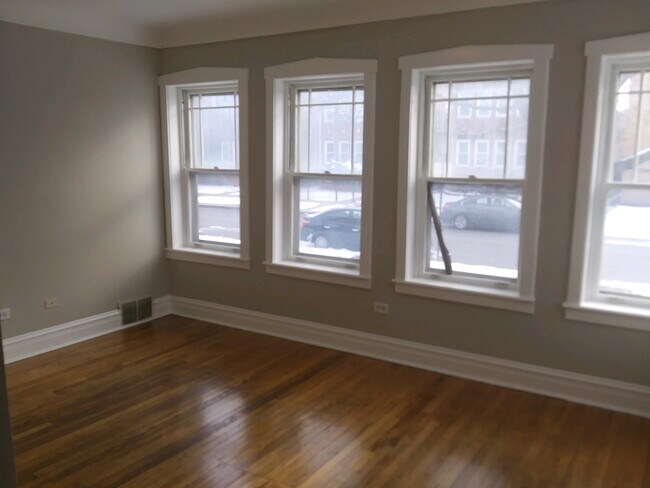 Building Photo - 1700 N Meade Ave Unit 2