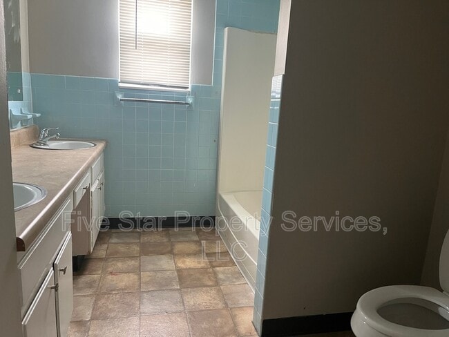 Photo - 2119 Saratoga Dr Unit Apt 3