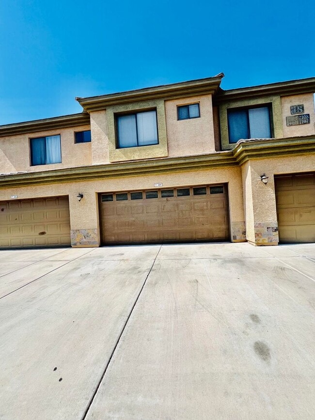 Building Photo - 705 W Queen Creek Rd Unit 705 W. Queen Creek #1107
