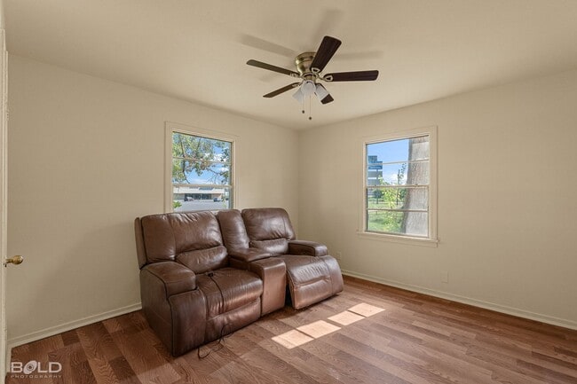 Photo - 2617 Waggoner Ave