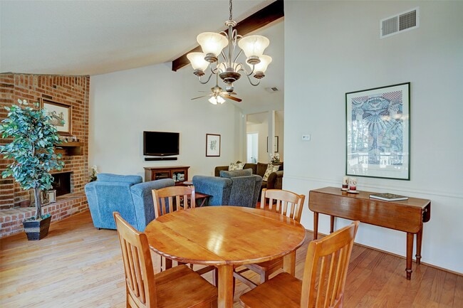 Photo - 12 Fairmeade Bend Dr