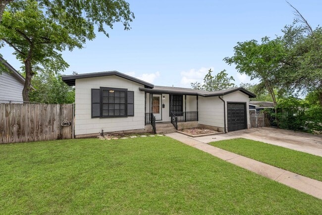Photo - 310 Sumner Dr