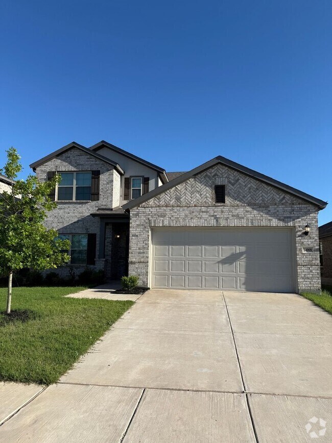 Building Photo - Spacious 5BR House in Pilot Point