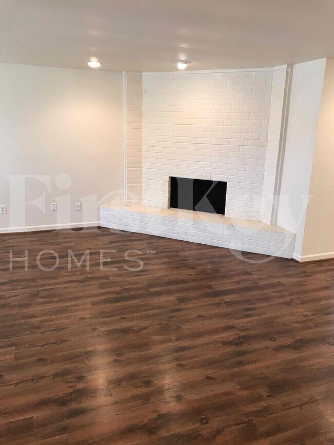 Photo - 1217 Meadow Creek Dr