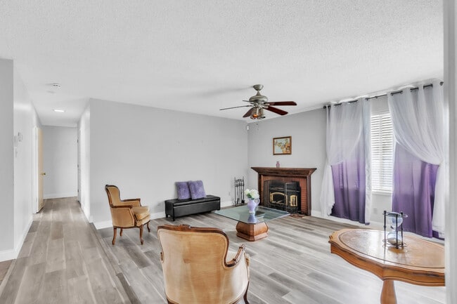 Photo - 6630 Lindbrook Way