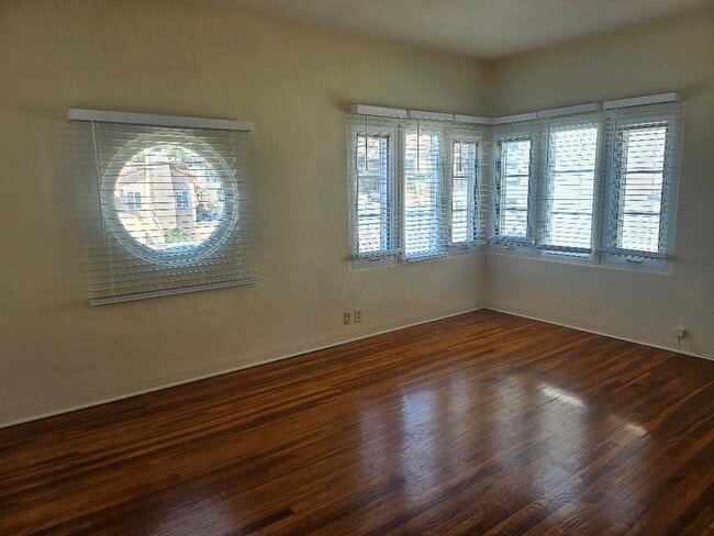 Photo - 417 W Kalmia St