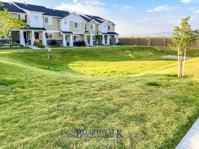 Building Photo - Beautiful 3 Bed 2 Bath Herriman Townhome!