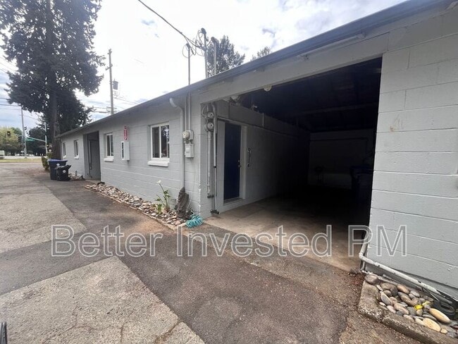 Building Photo - 560 Talmage Rd Unit Apt J