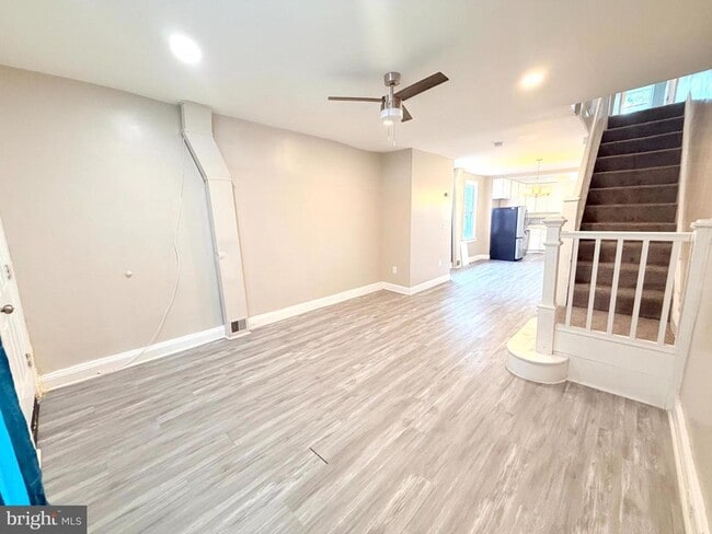 Photo - 2401 Baker St