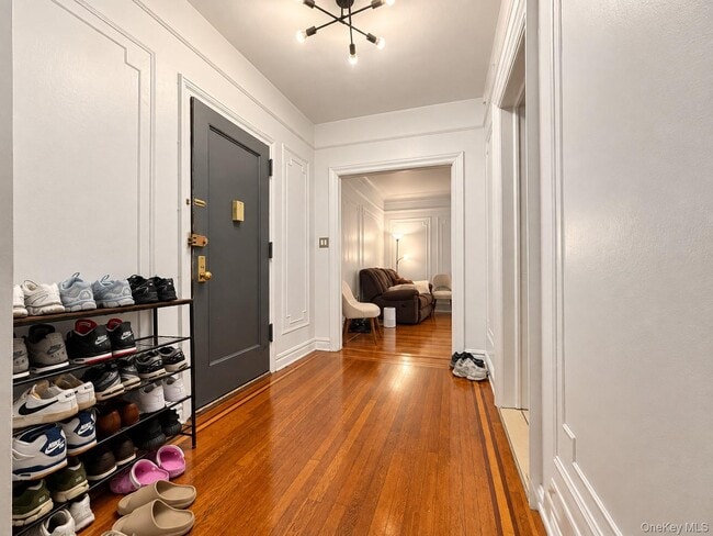 60 Broad St W Unit 2M