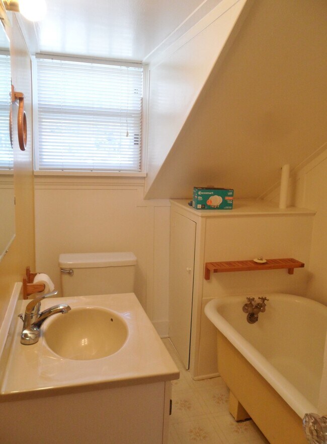 2717 Simpson Apartment Unit 2717 Simpson Ave 3 Hoquiam, WA