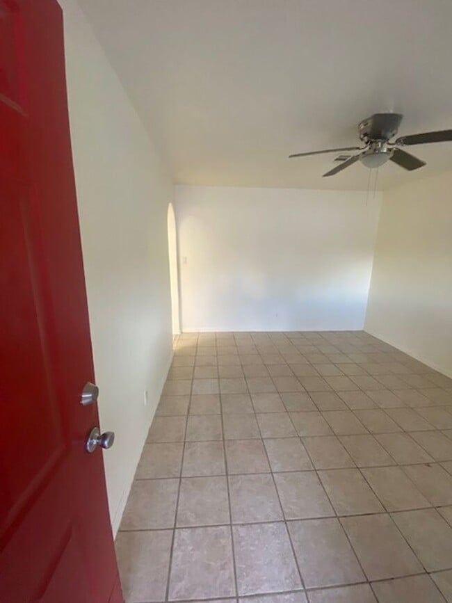 Photo - 10648 N 15th Ave Unidad 10648 N 15th Ave #2