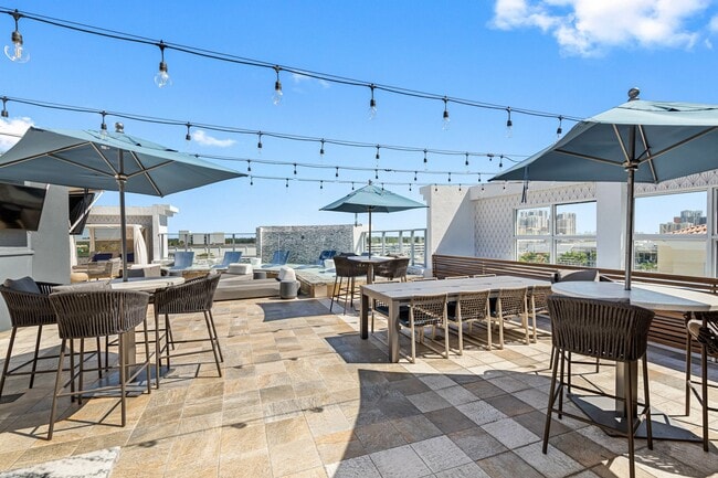 Photo - Pearl Dadeland