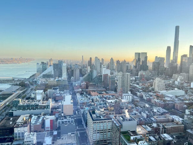 Photo - 605 W 42nd St Unidad ID1461699P