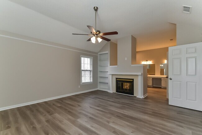 Photo - 2025 Westbriar Dr