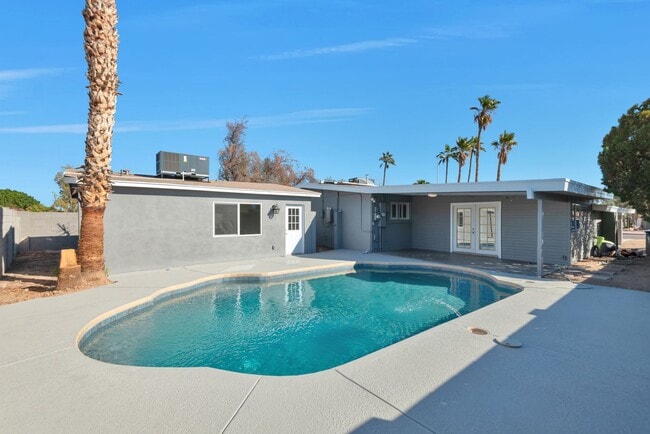 Building Photo - 6 Bed house with Pool near ASU