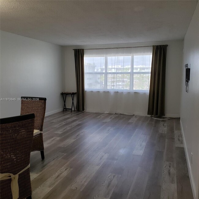 Photo - 410 SE 2nd St Unit 418