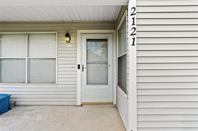 Photo - 2121 Brewster St