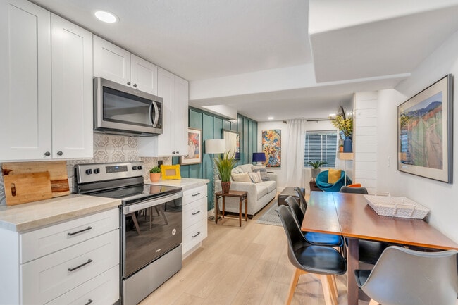 Building Photo - 9959 S Eden Point Cir Unit SoJo Furnished Basement