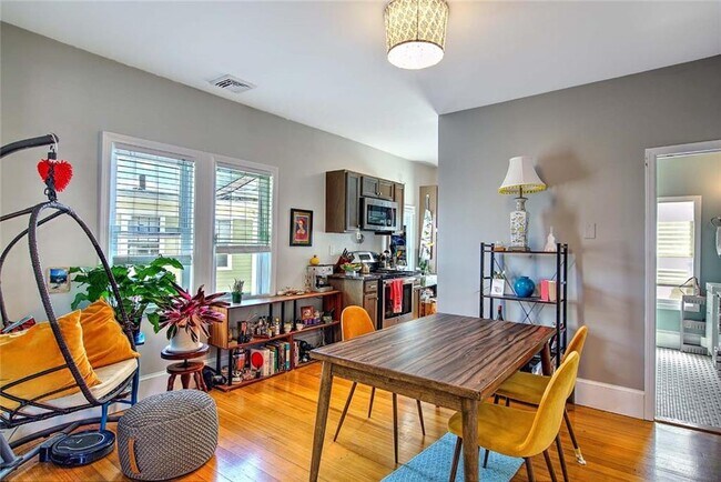 Photo - 220 Carpenter St Unit 2