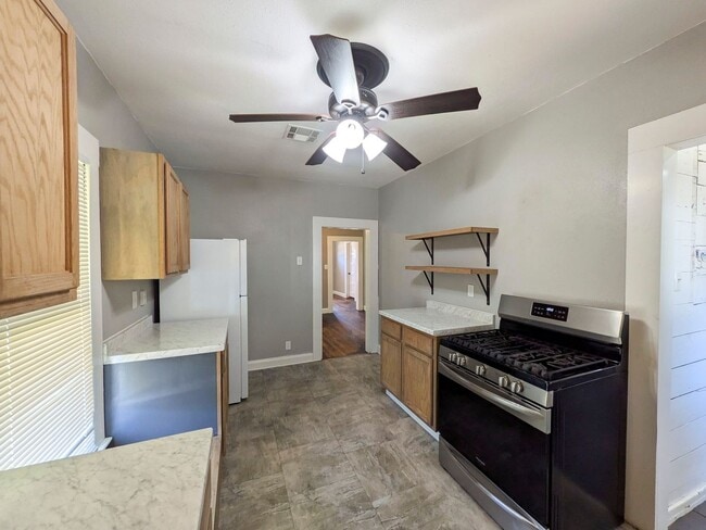 Photo - 1102 Dallas St