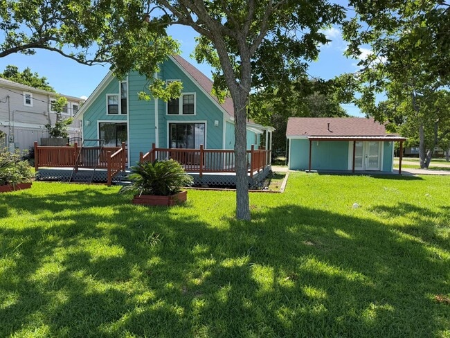 Photo - 407 N Bayshore Dr
