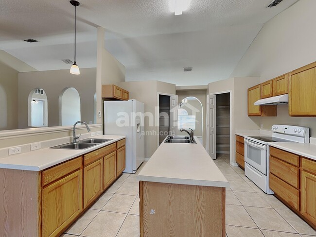 5498 Cougar Park Ct