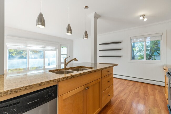 Photo - 10172-10113 113 St Unit 6