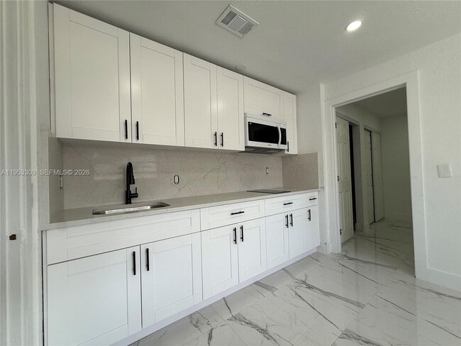 Building Photo - 9824 SW 26th Terrace Unit 2