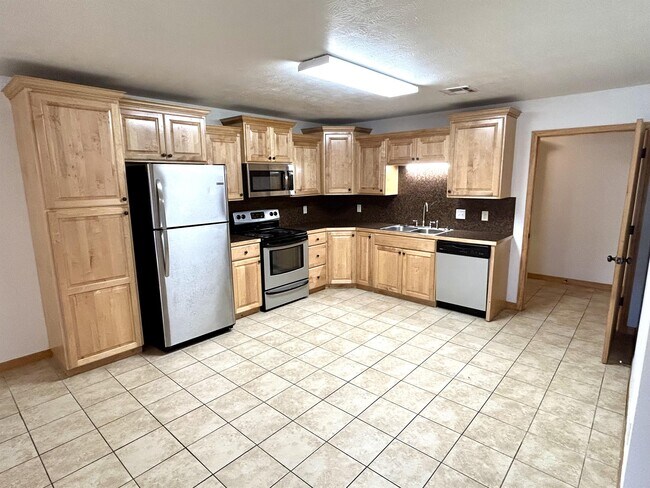 Photo - 2720 Ryan Rd