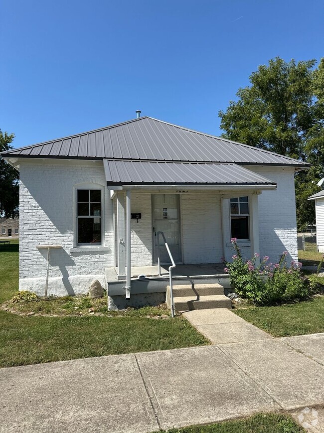 Building Photo - 1 Bedroom, 1 Bath Home